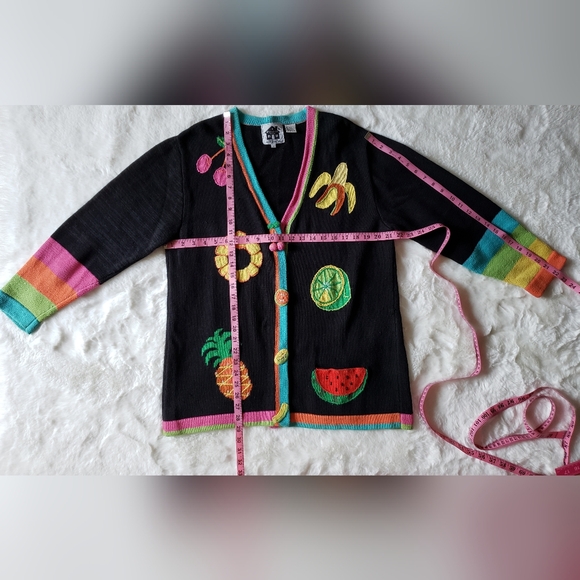 Cadigan handknited with fruits design - Picture 6 of 9